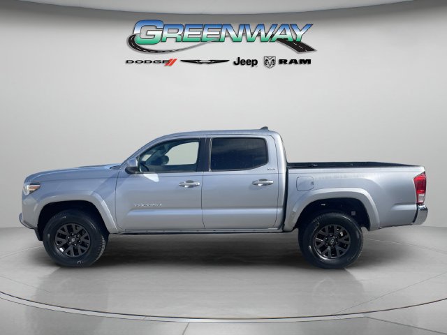 Used 2020 Toyota Tacoma SR5 RWD image 2