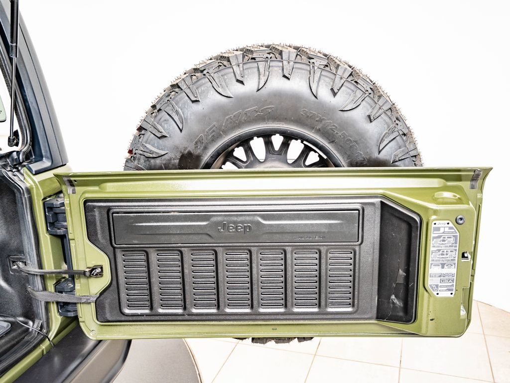Used 2021 Jeep Wrangler Unlimited Sahara AWD/4WD image 18