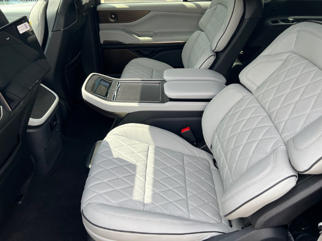New 2027 Lincoln Navigator L Black Label AWD/4WD image 23