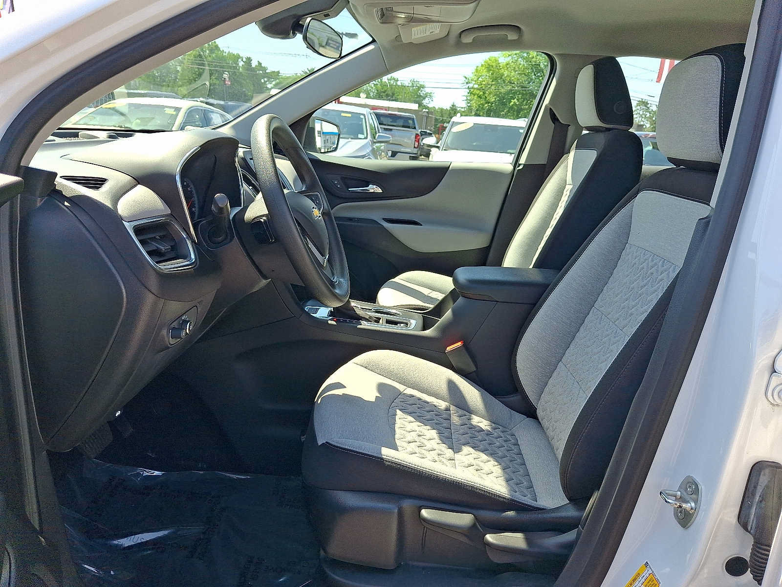 Used 2023 Chevrolet Equinox LS AWD/4WD image 14