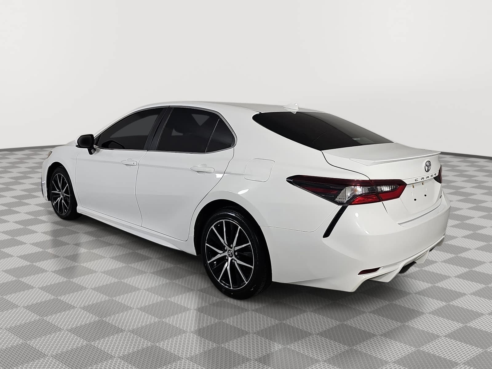 Used 2023 Toyota Camry SE FWD image 6