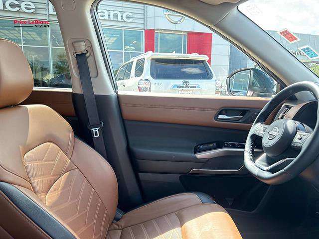 Certified 2025 Nissan Pathfinder Platinum w/ Cargo Package FWD image 10