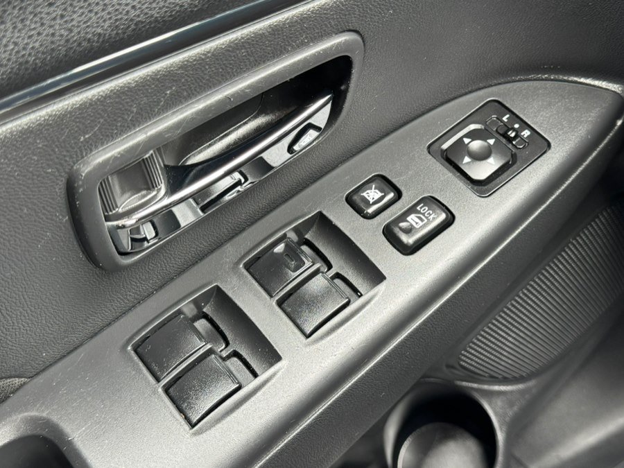Used 2024 Mitsubishi Outlander Sport SE AWD/4WD image 7