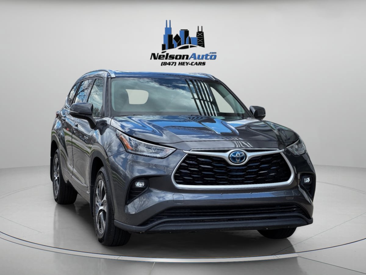 Used 2020 Toyota Highlander XLE AWD/4WD image 2