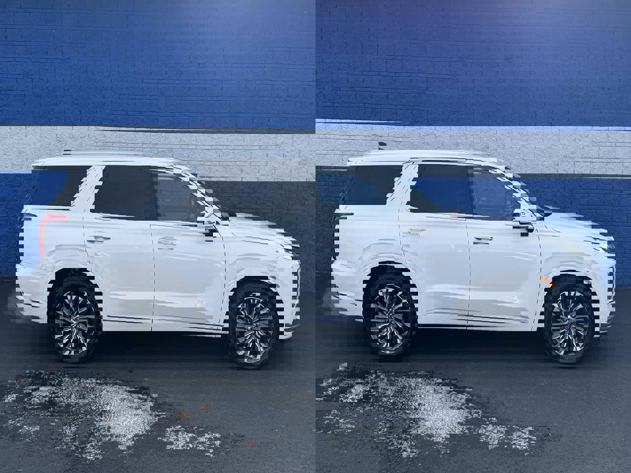 Used 2024 Hyundai Palisade Calligraphy image 2