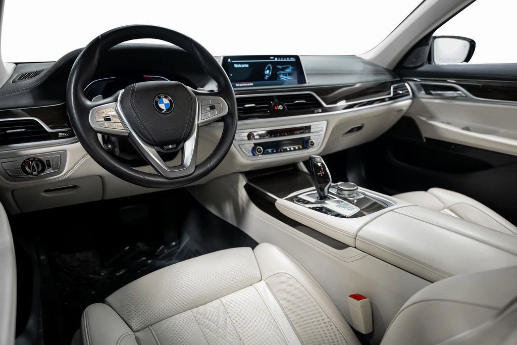 Used 2020 BMW 740i w/ Premium Package image 37