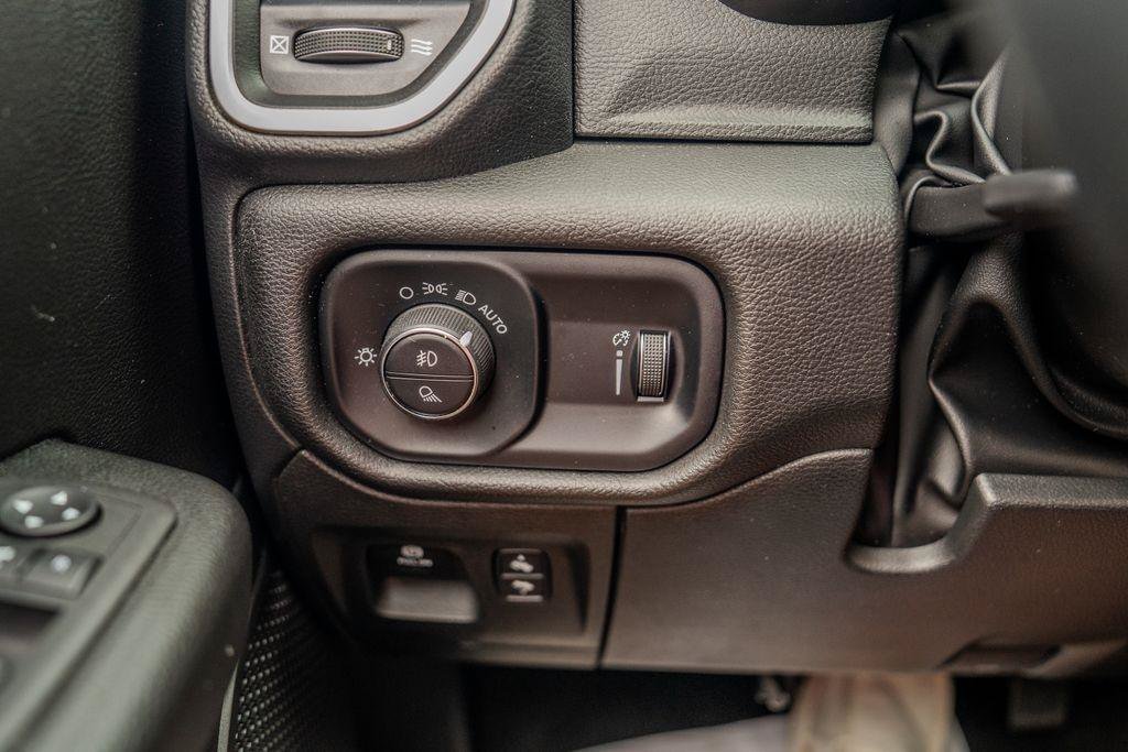 Used 2023 RAM 1500 Big Horn AWD/4WD image 40