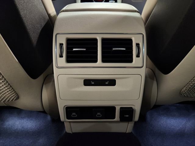 Used 2024 Jaguar F-PACE SVR image 30