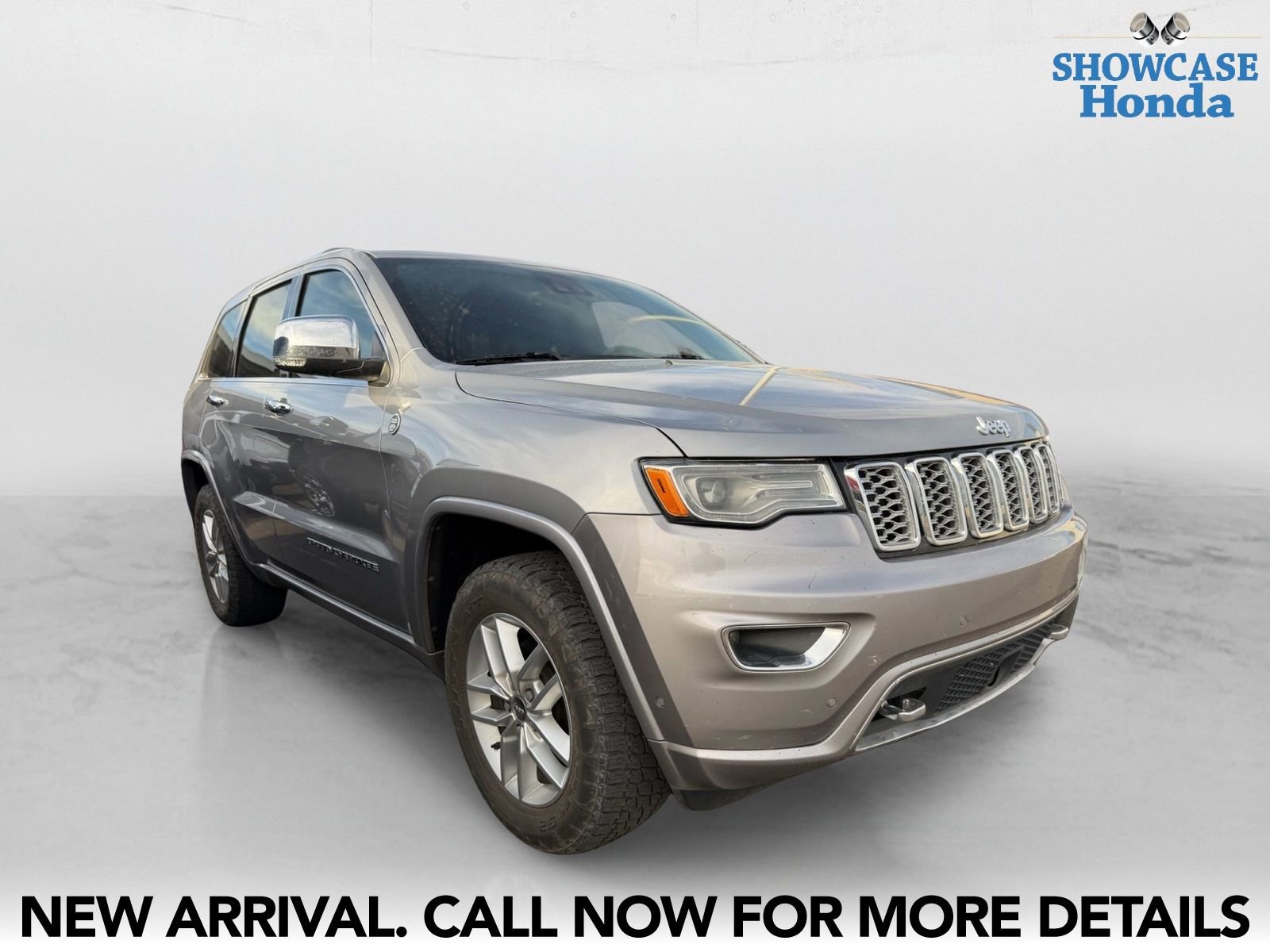 Used 2017 Jeep Grand Cherokee Overland w/ Jeep Active Safety Group AWD/4WD image 6