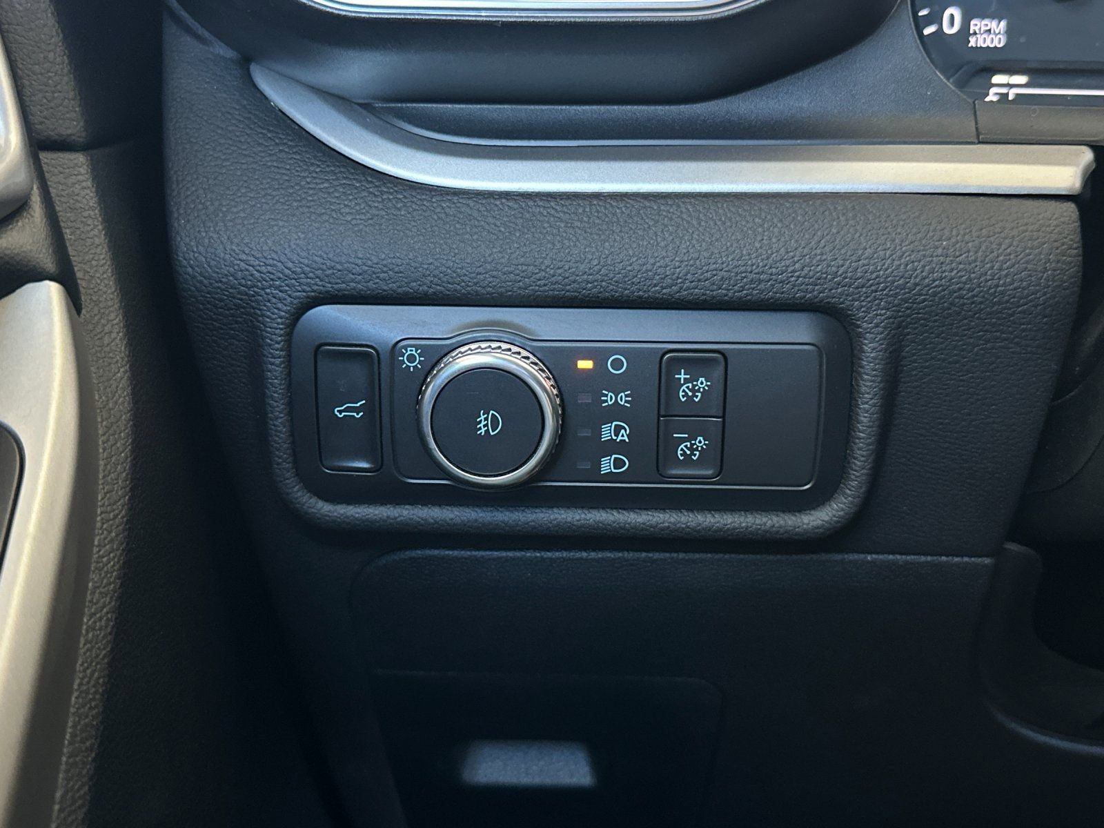 Used 2022 Ford Explorer XLT w/ Equipment Group 202A image 28