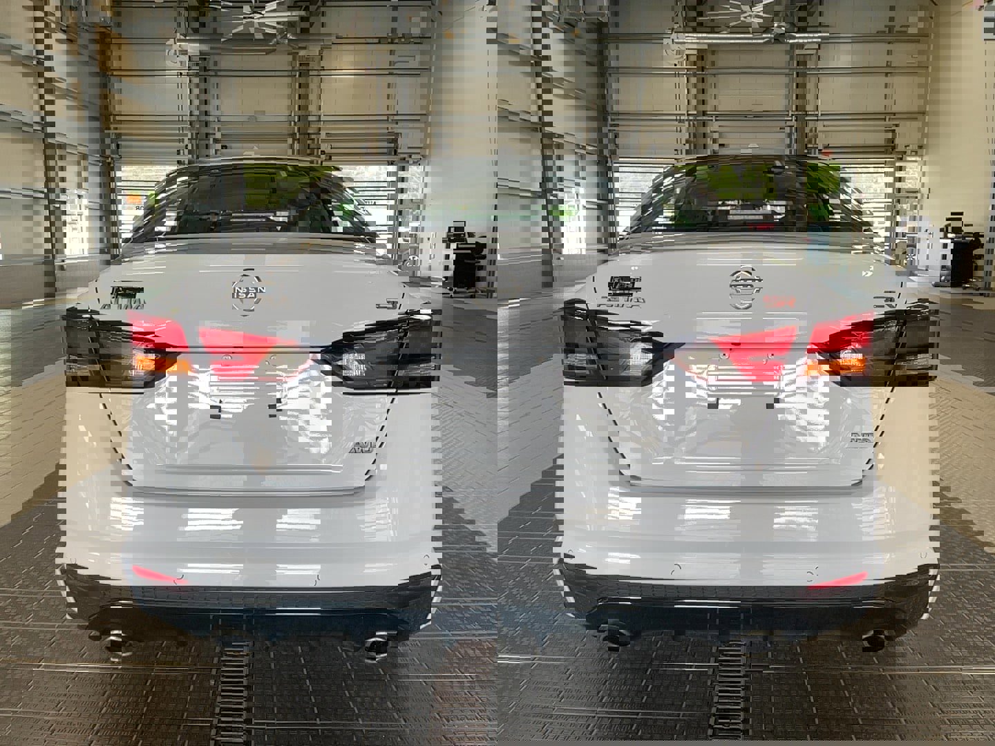 Used 2025 Nissan Altima 2.5 SR w/ SR Premium Package image 19