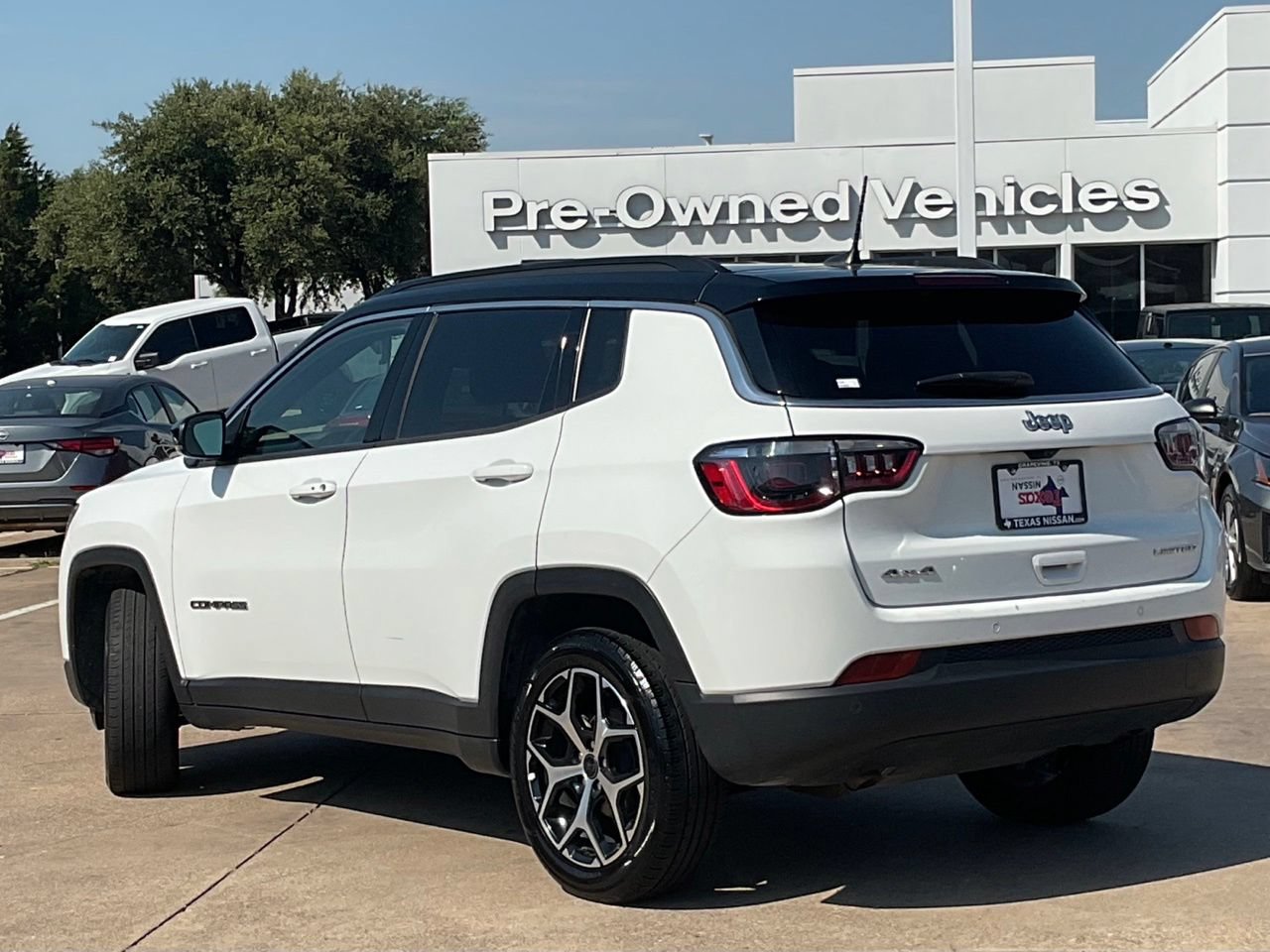 Used 2025 Jeep Compass Limited AWD/4WD image 6