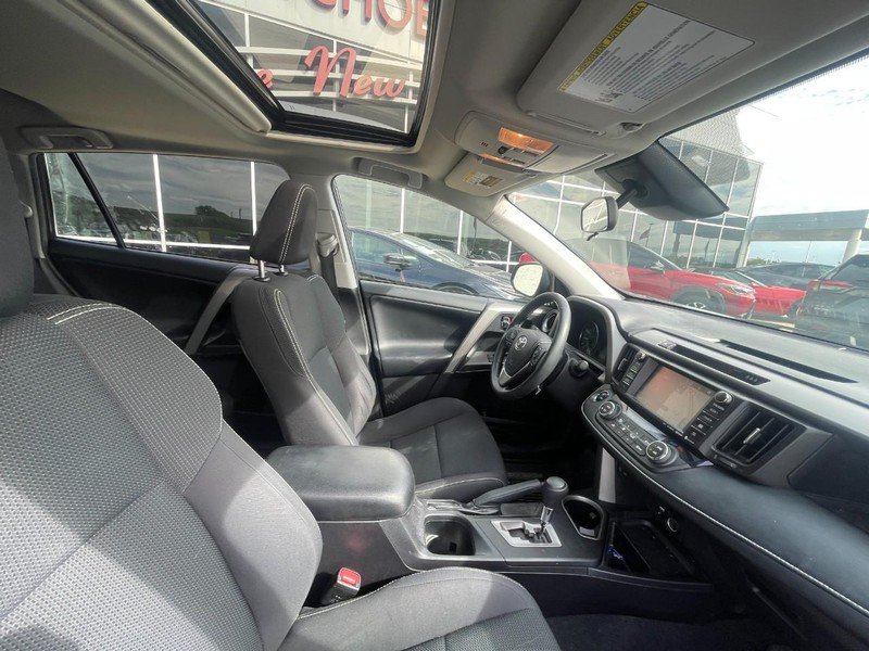Used 2018 Toyota RAV4 XLE AWD/4WD image 4