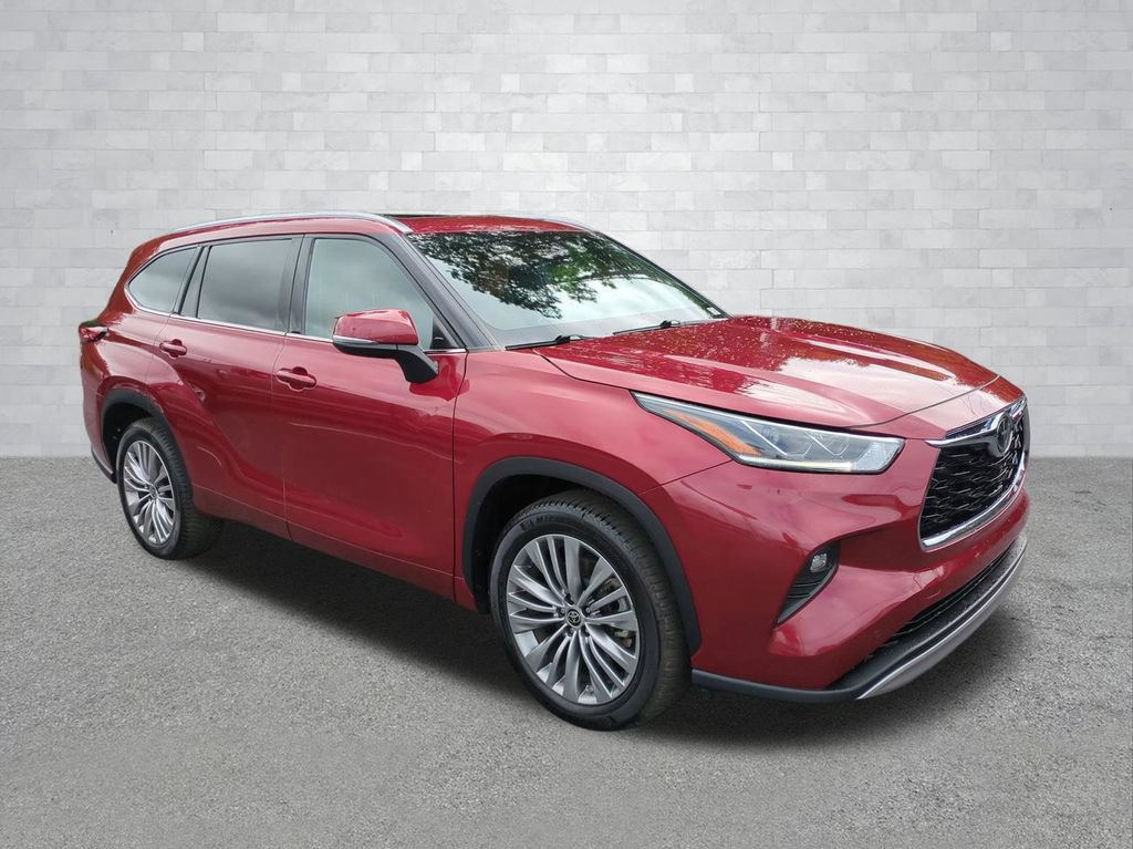 Used 2021 Toyota Highlander Platinum FWD image 2