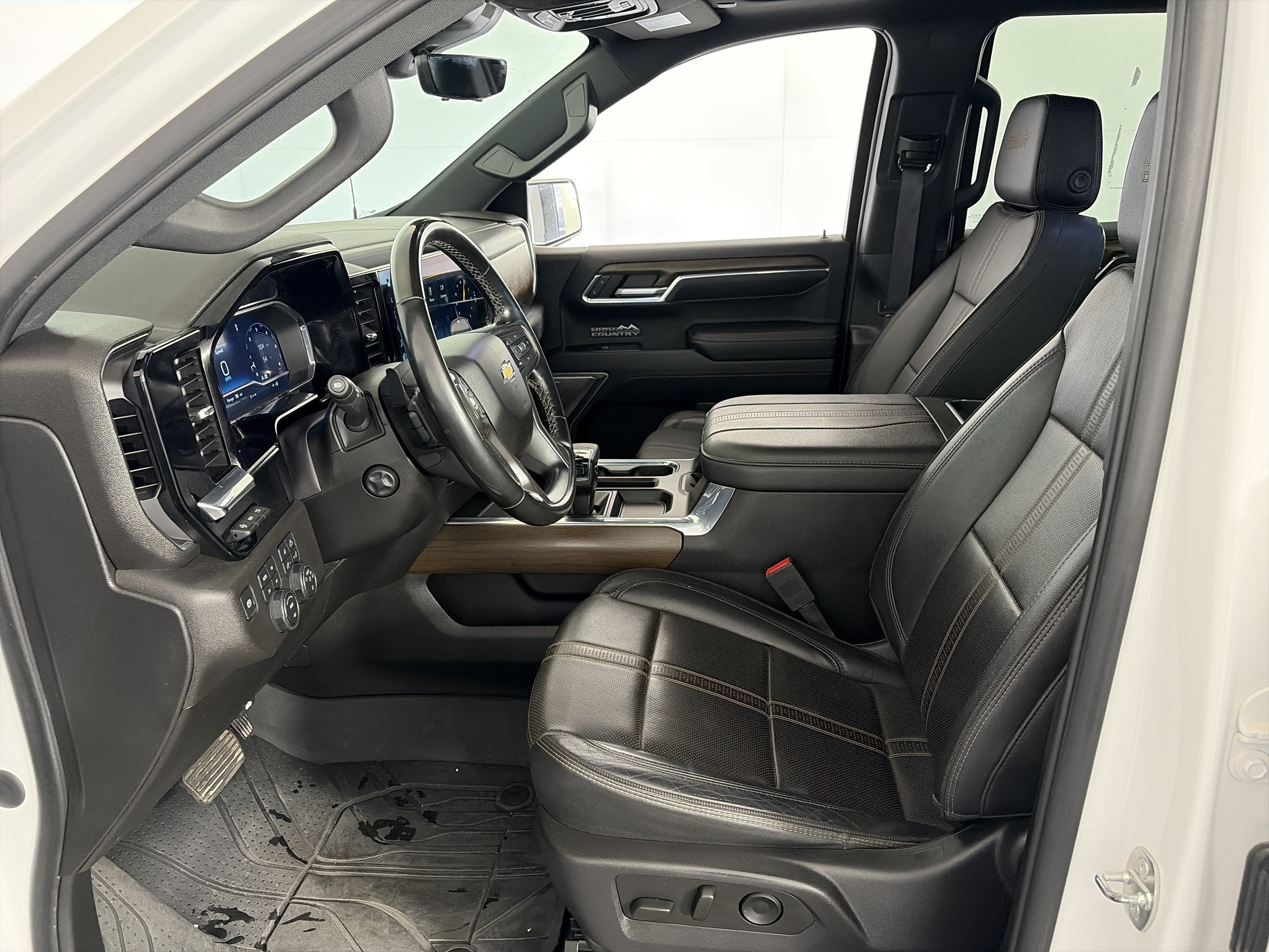 Used 2024 Chevrolet Silverado 1500 High Country w/ High Country Premium Package AWD/4WD image 6