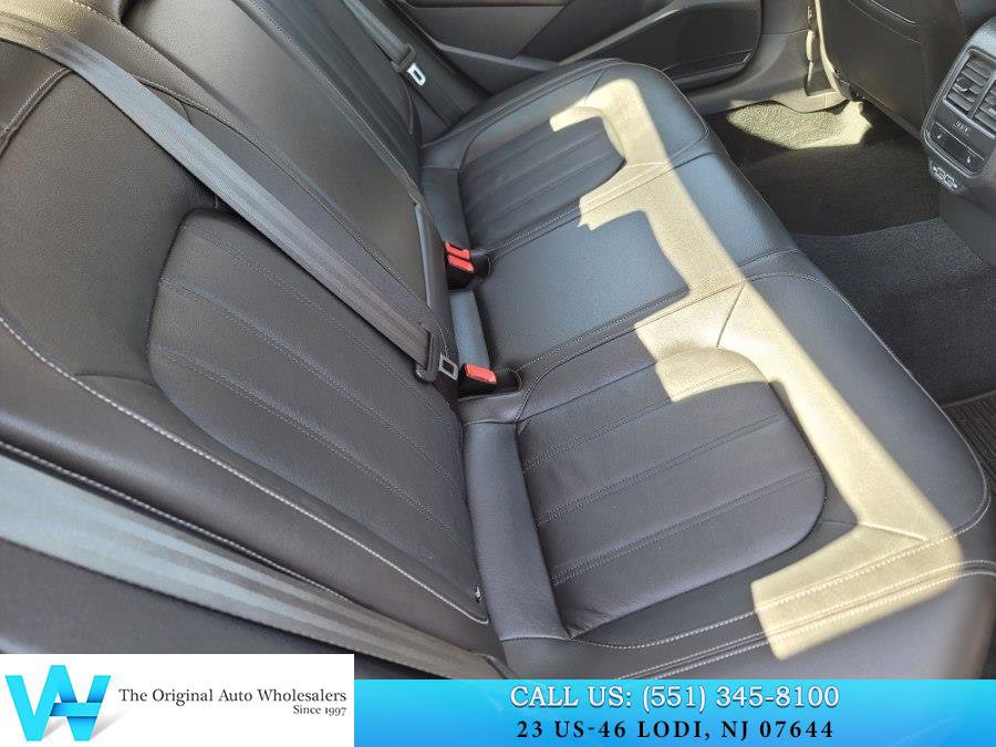 Used 2020 Volkswagen Passat 2.0T SEL image 18