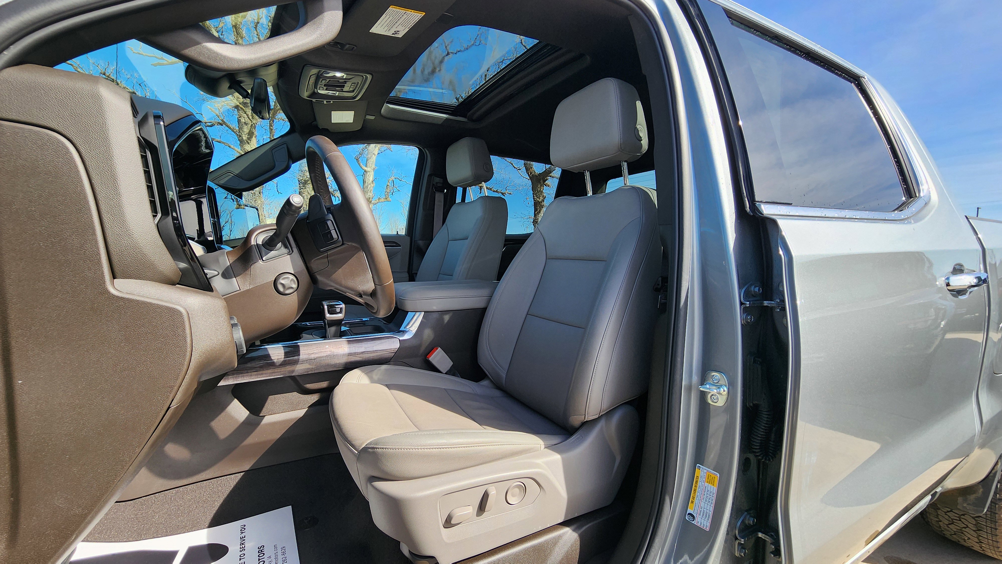 Used 2025 Chevrolet Silverado 1500 LTZ w/ LTZ Premium Package image 14