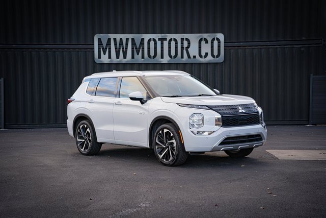 Used 2023 Mitsubishi Outlander SEL image 1