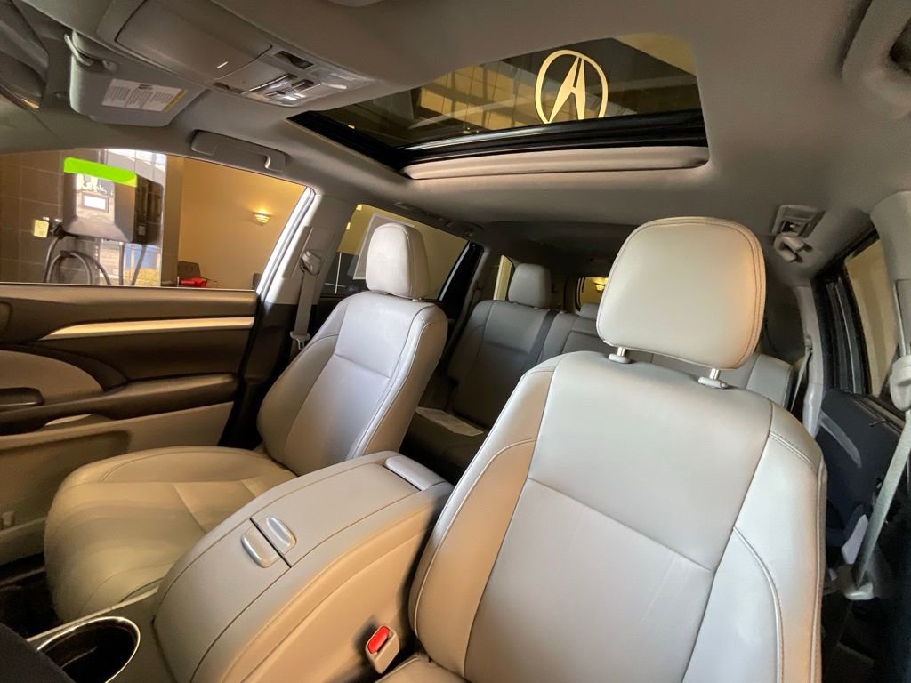 Used 2019 Toyota Highlander XLE image 11