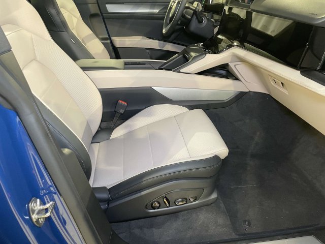 New 2026 Porsche Cayenne Electric AWD/4WD image 23