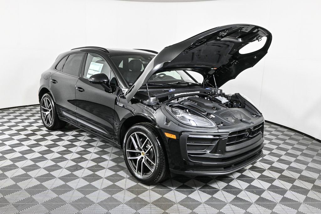 Certified 2026 Porsche Macan AWD/4WD image 36