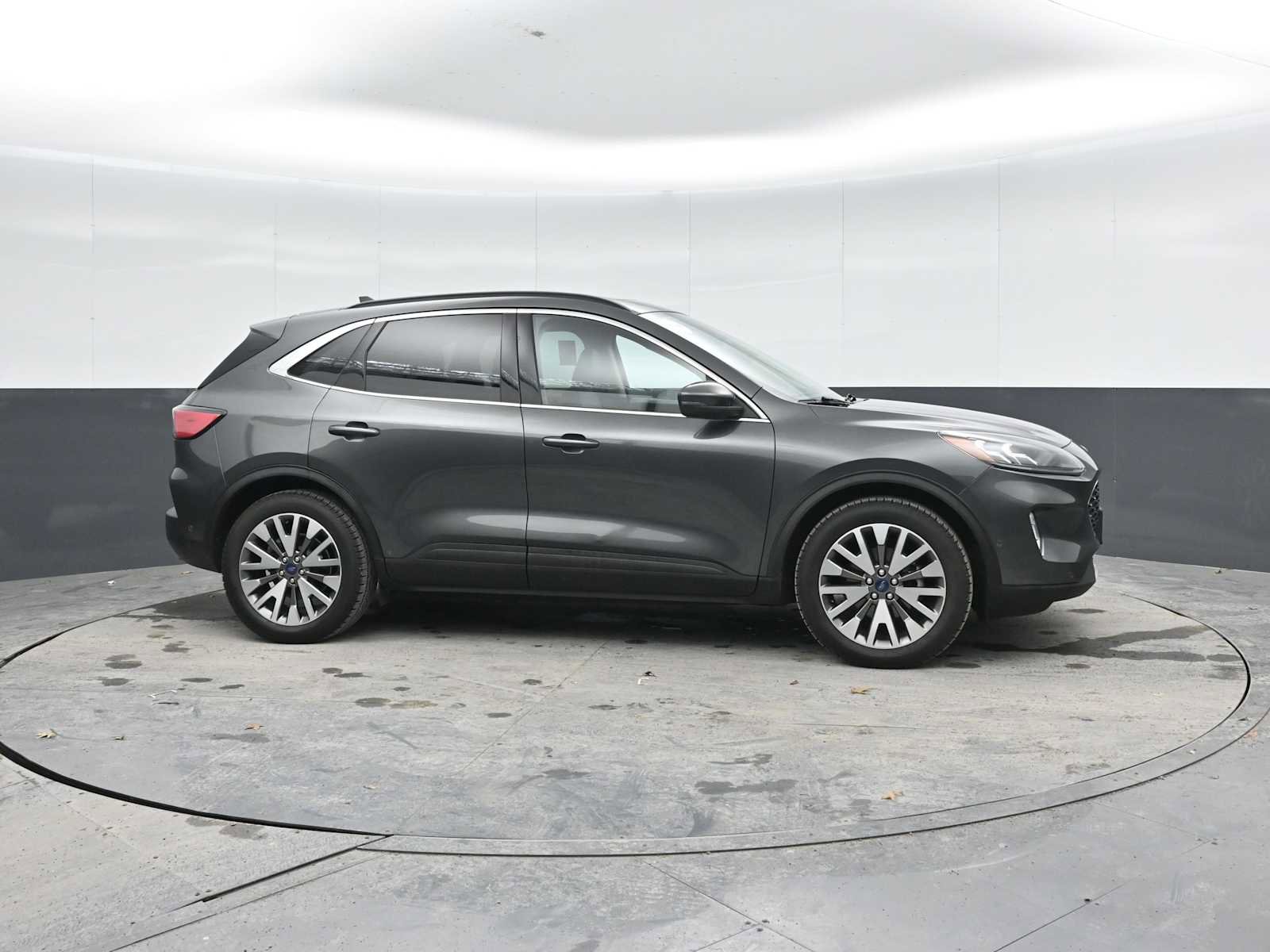 Used 2020 Ford Escape Titanium w/ Titanium Premium Package 2.0 image 8