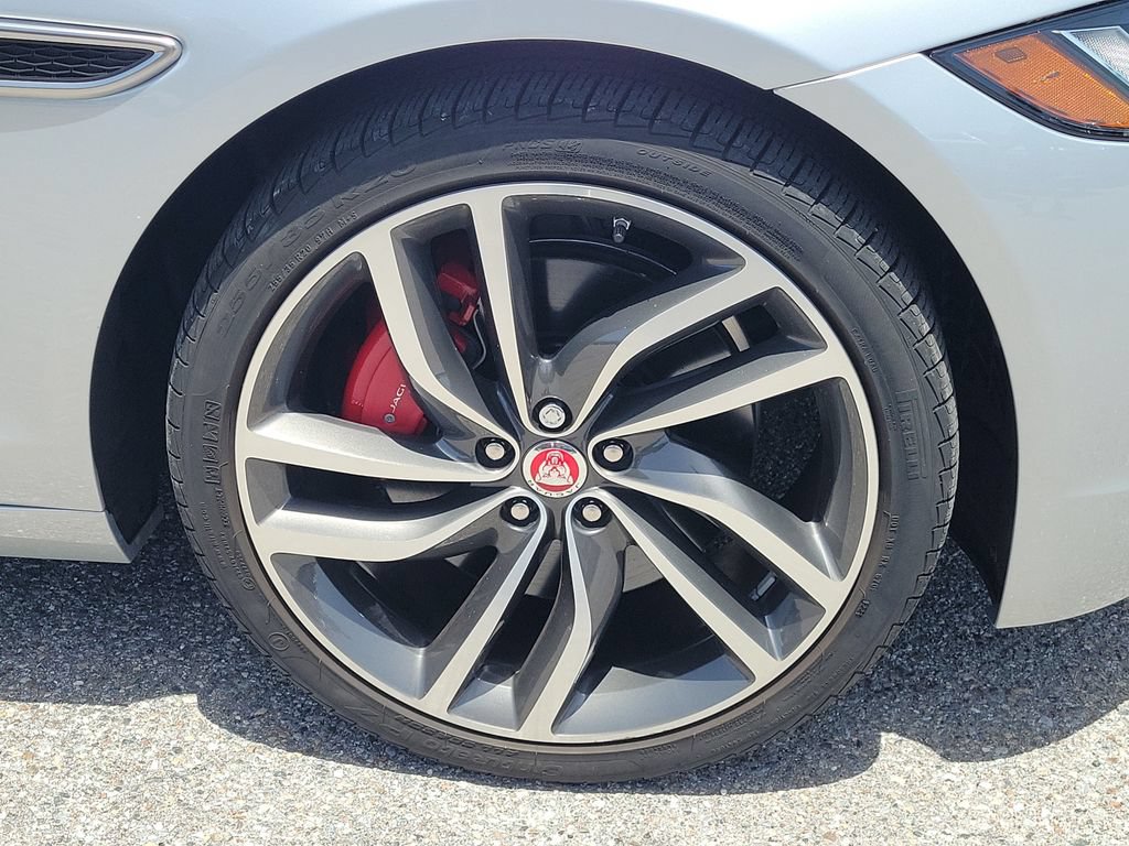 Used 2022 Jaguar XF SE RWD image 6