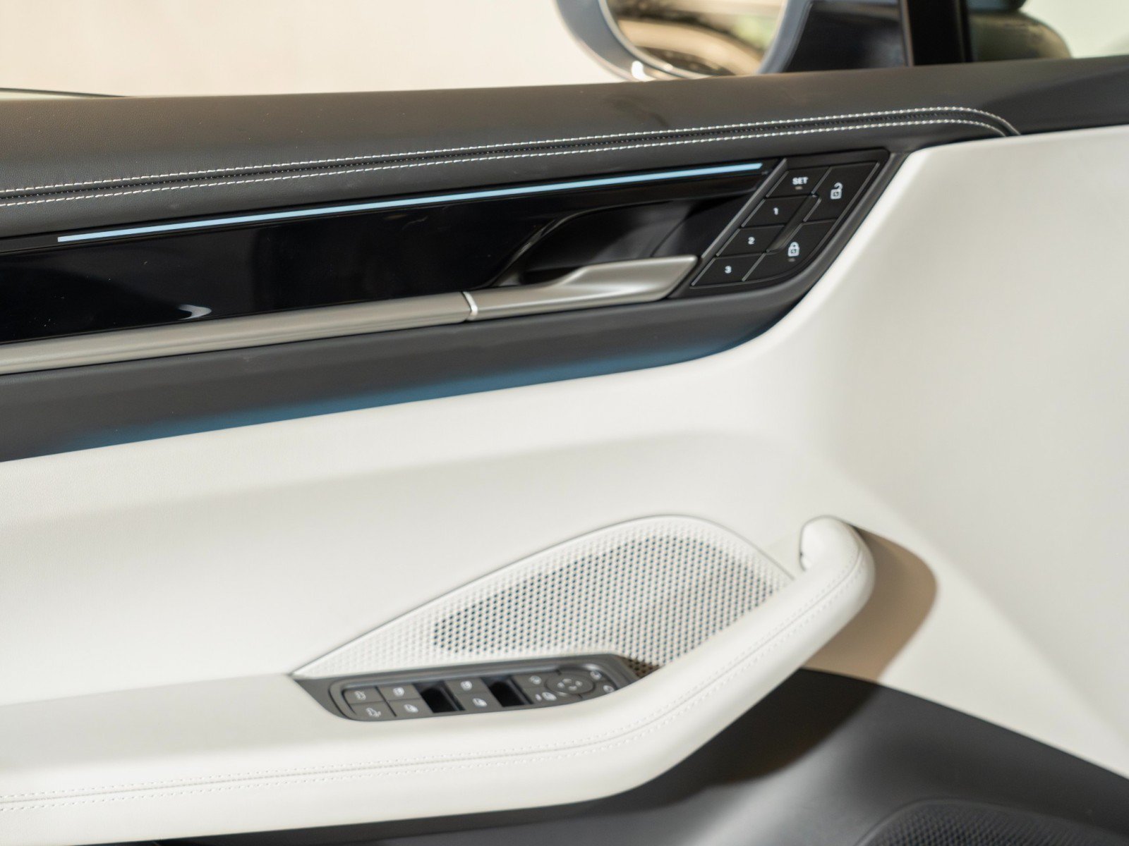 New 2026 Porsche Macan 4 Electric AWD/4WD image 19