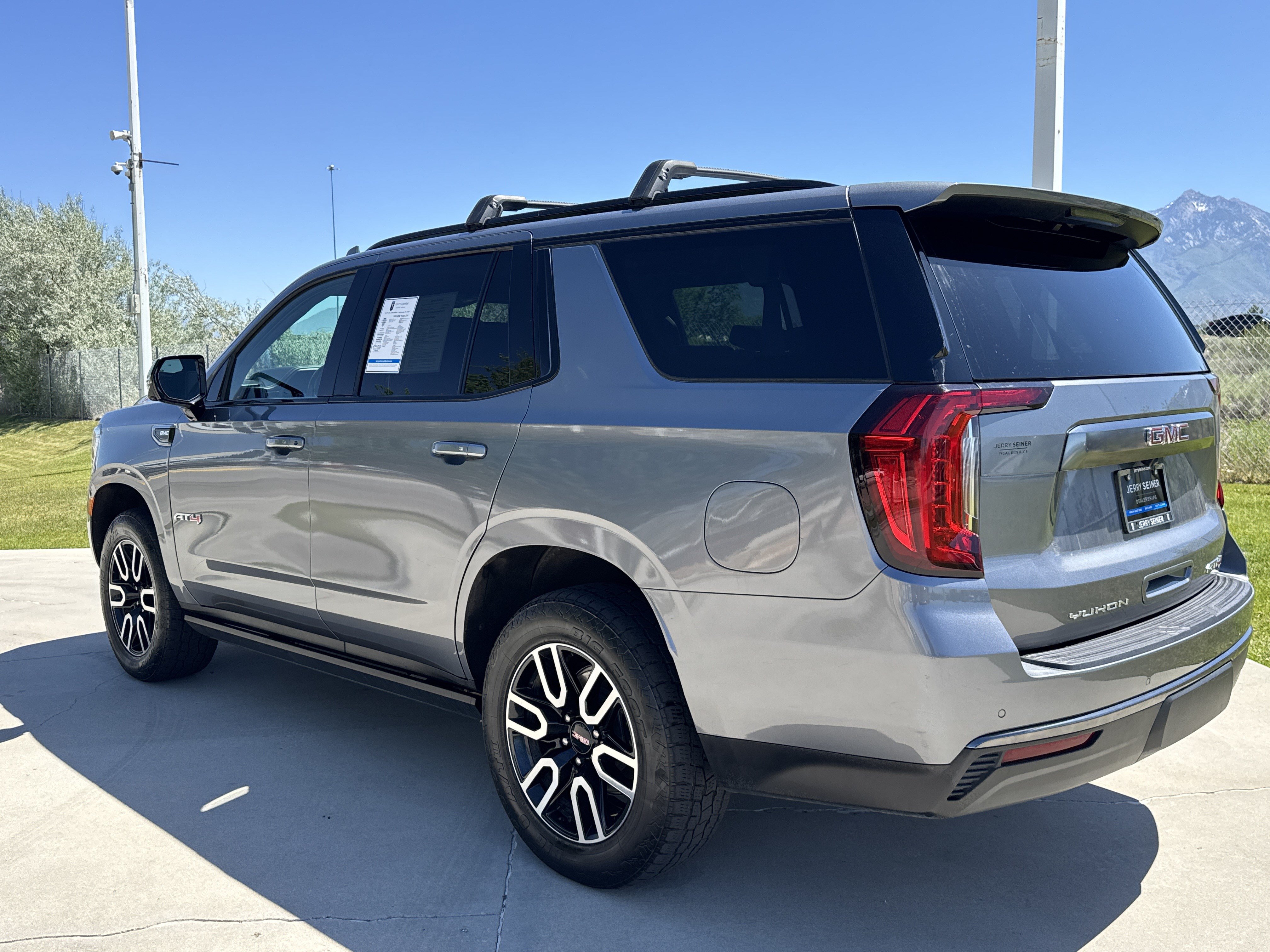 Used 2021 GMC Yukon AT4 w/ AT4 Premium Plus Package AWD/4WD image 3