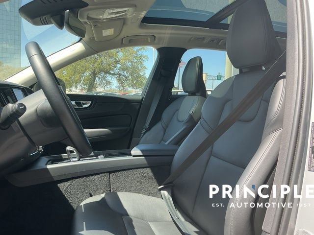 Certified 2025 Volvo XC60 B5 Core image 28