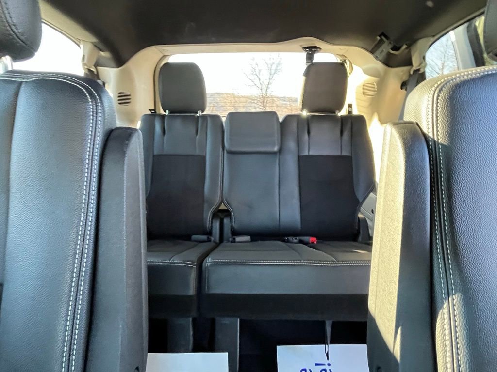 Used 2020 Dodge Grand Caravan SXT image 24