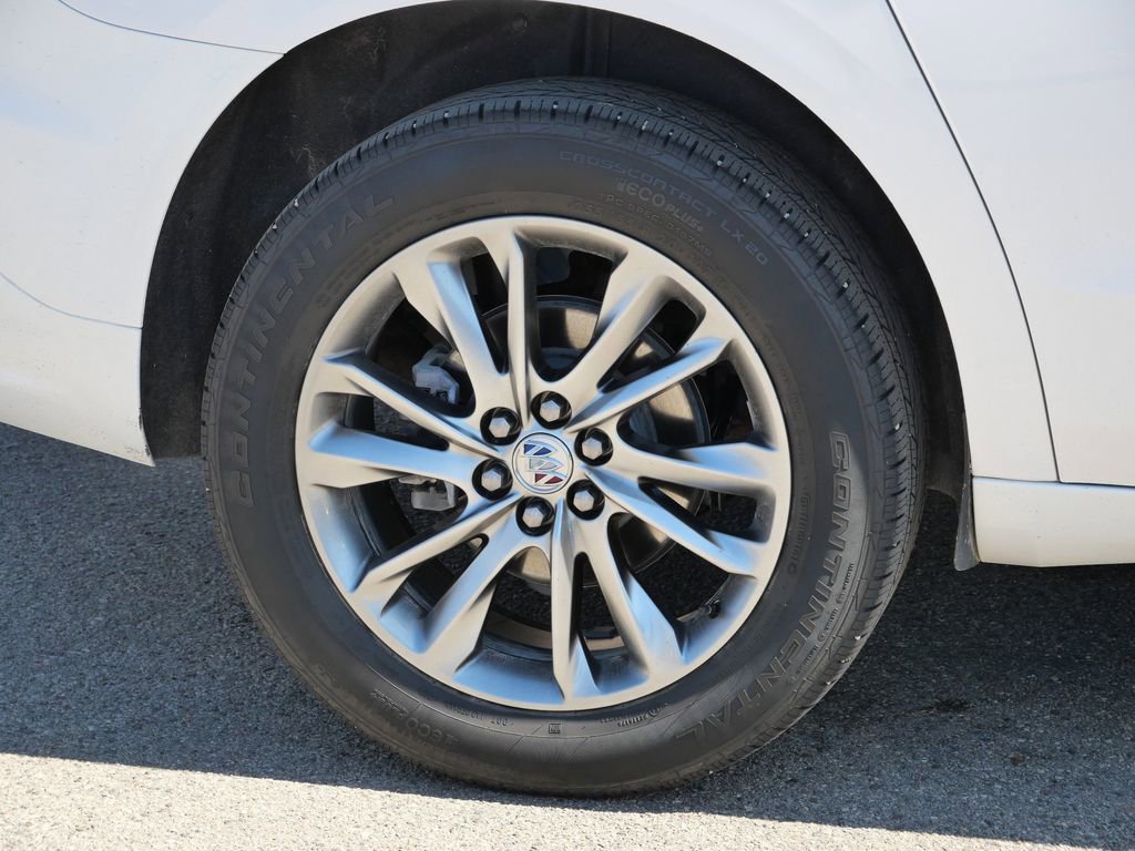 Used 2024 Buick Enclave Avenir w/ Avenir Technology Package image 15