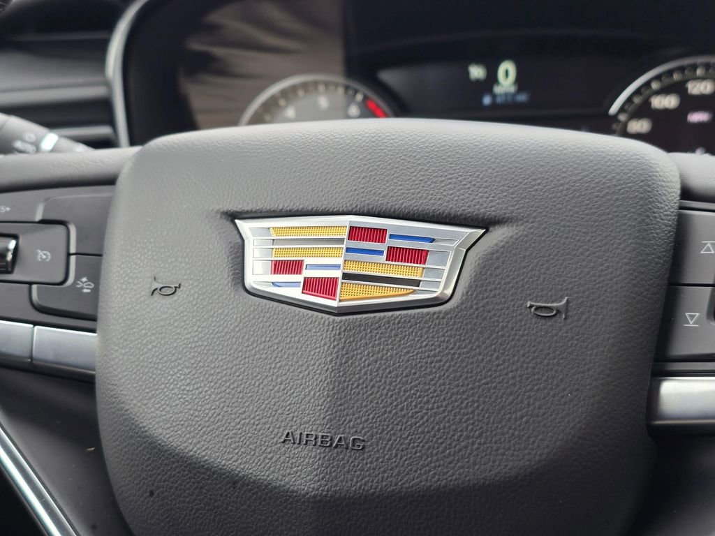 Used 2025 Cadillac XT6 Luxury image 32