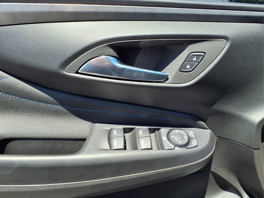 Certified 2025 Buick Envista Sport Touring FWD image 16