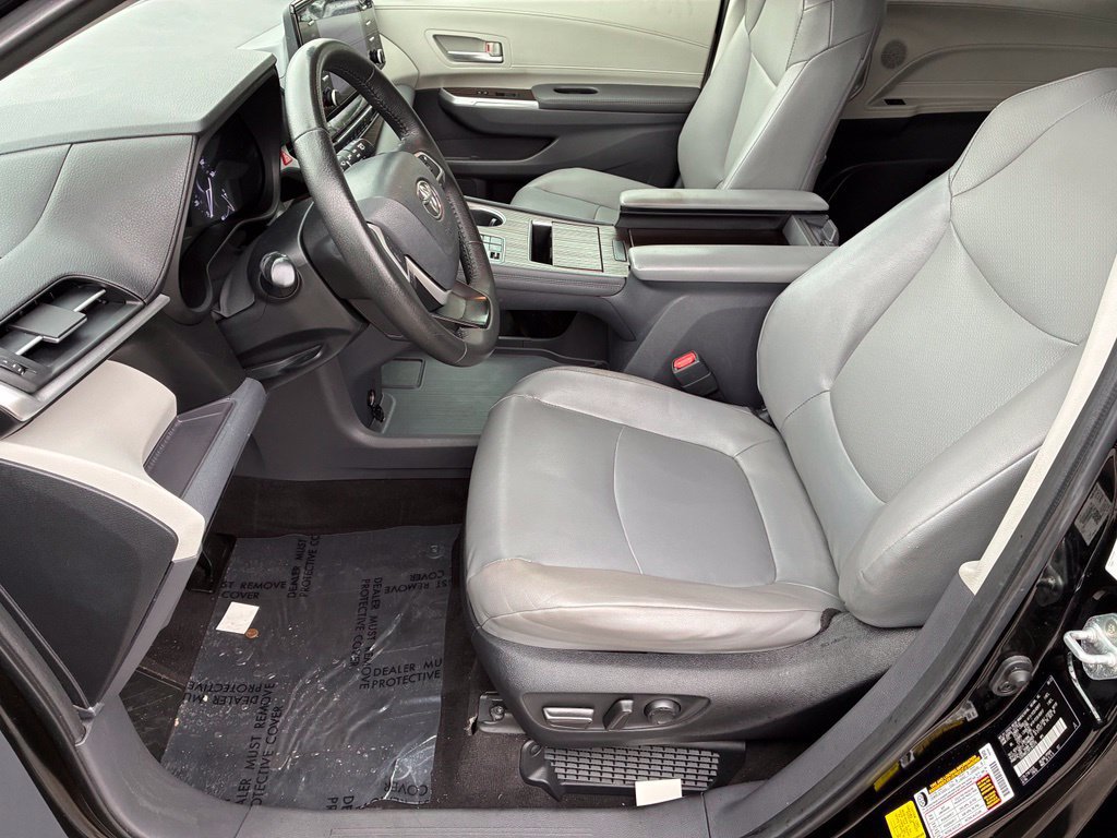 Used 2023 Toyota Sienna XLE FWD image 15
