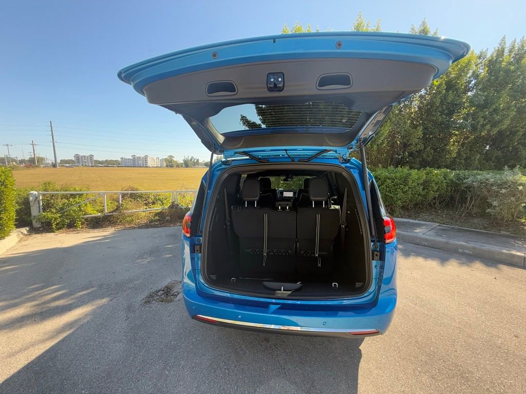 New 2026 Chrysler Pacifica Limited image 38