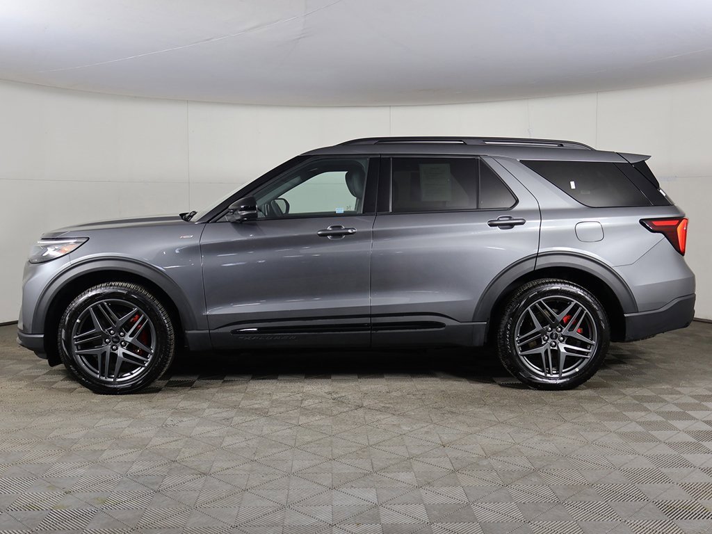 Used 2025 Ford Explorer ST-Line w/ ST-Line Street Pack image 18