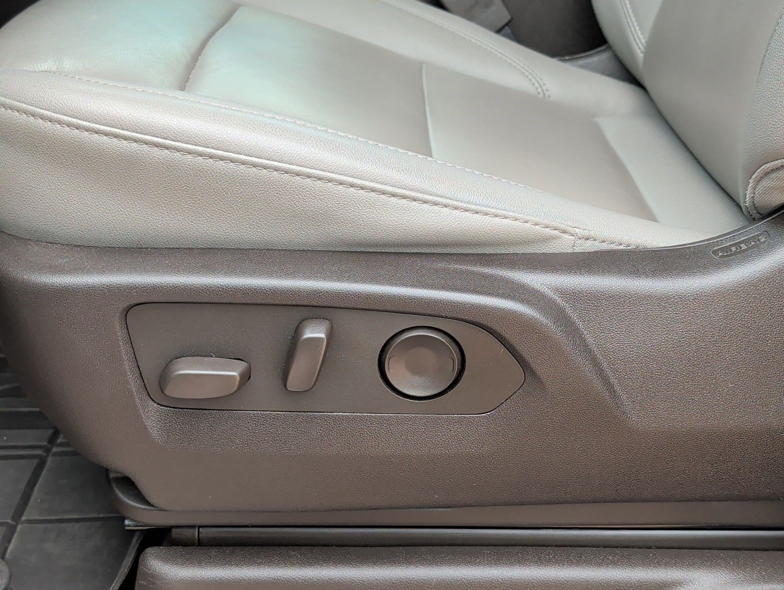 Used 2024 Chevrolet Tahoe LT w/ Luxury Package RWD image 10