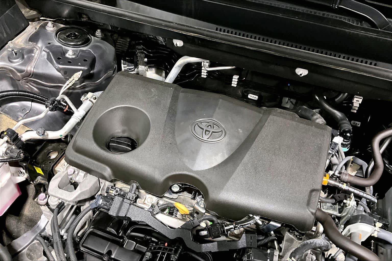 Used 2025 Toyota RAV4 XLE AWD/4WD image 33