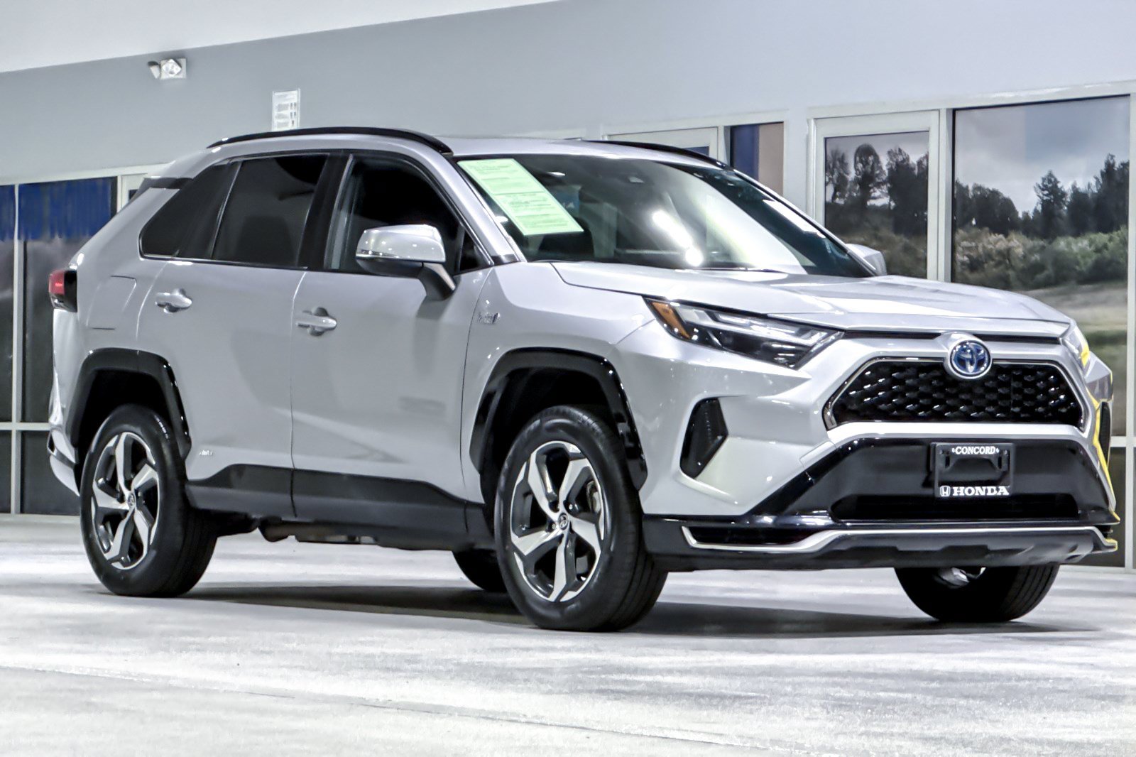 Used 2022 Toyota RAV4 SE w/ Weather & Moonroof Package AWD/4WD image 7