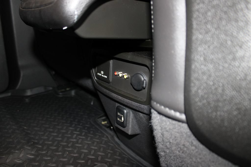 Used 2017 Chevrolet Traverse Premier FWD image 31