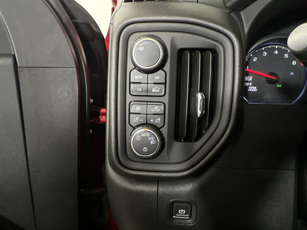 Certified 2022 Chevrolet Silverado 1500 Custom w/ LPO, Dark Essentials Package AWD/4WD image 17