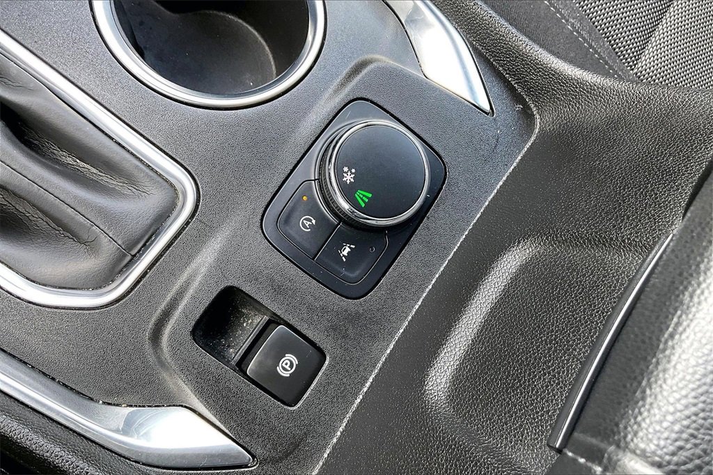 Used 2022 Chevrolet Traverse LT image 24