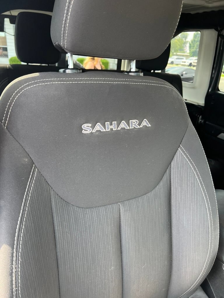 Used 2018 Jeep Wrangler Unlimited Sahara w/ Connectivity Group AWD/4WD image 27
