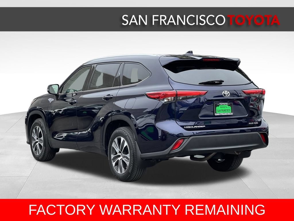 Used 2022 Toyota Highlander XLE AWD/4WD image 3
