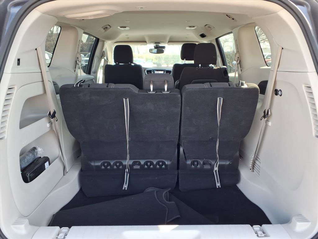 Used 2023 Chrysler Voyager LX image 30