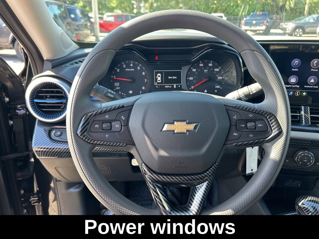 Used 2025 Chevrolet Trax LS w/ LS Convenience Package FWD image 16