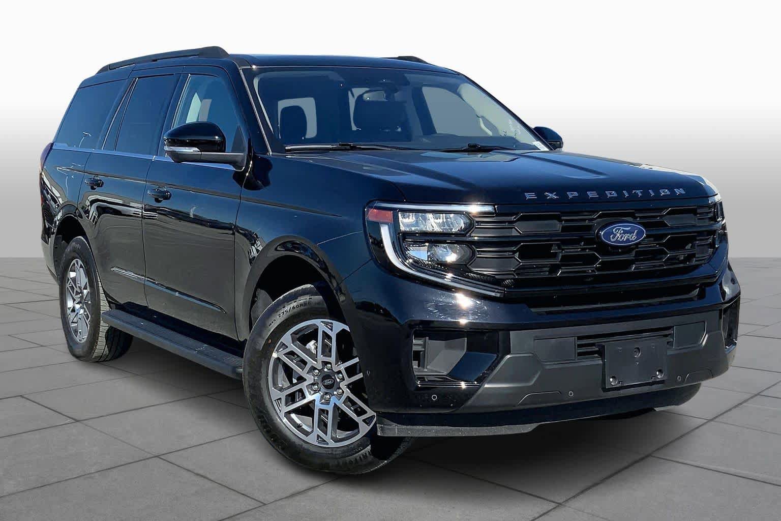Certified 2025 Ford Expedition Active RWD image 4