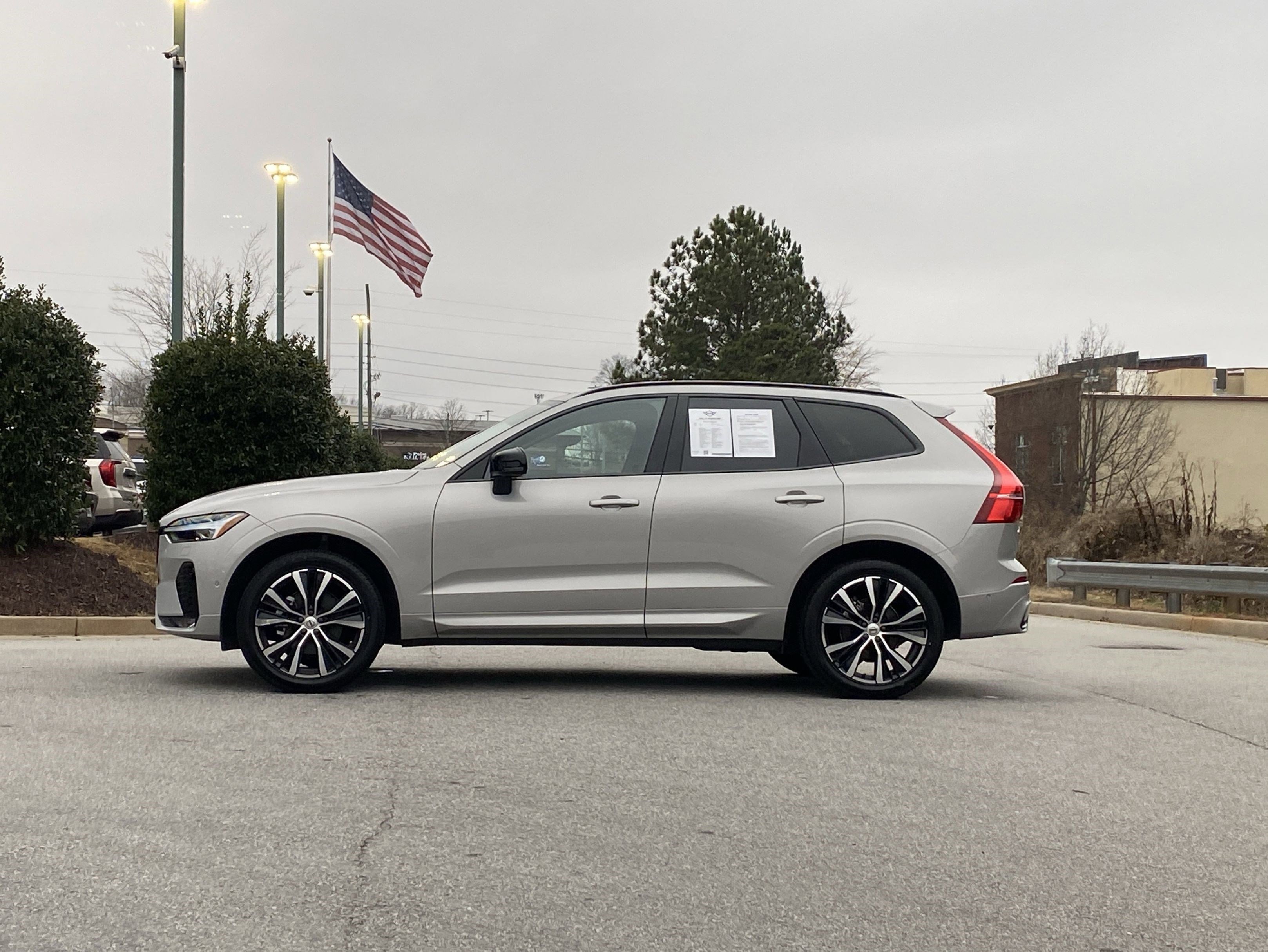 Used 2025 Volvo XC60 B5 Plus image 14