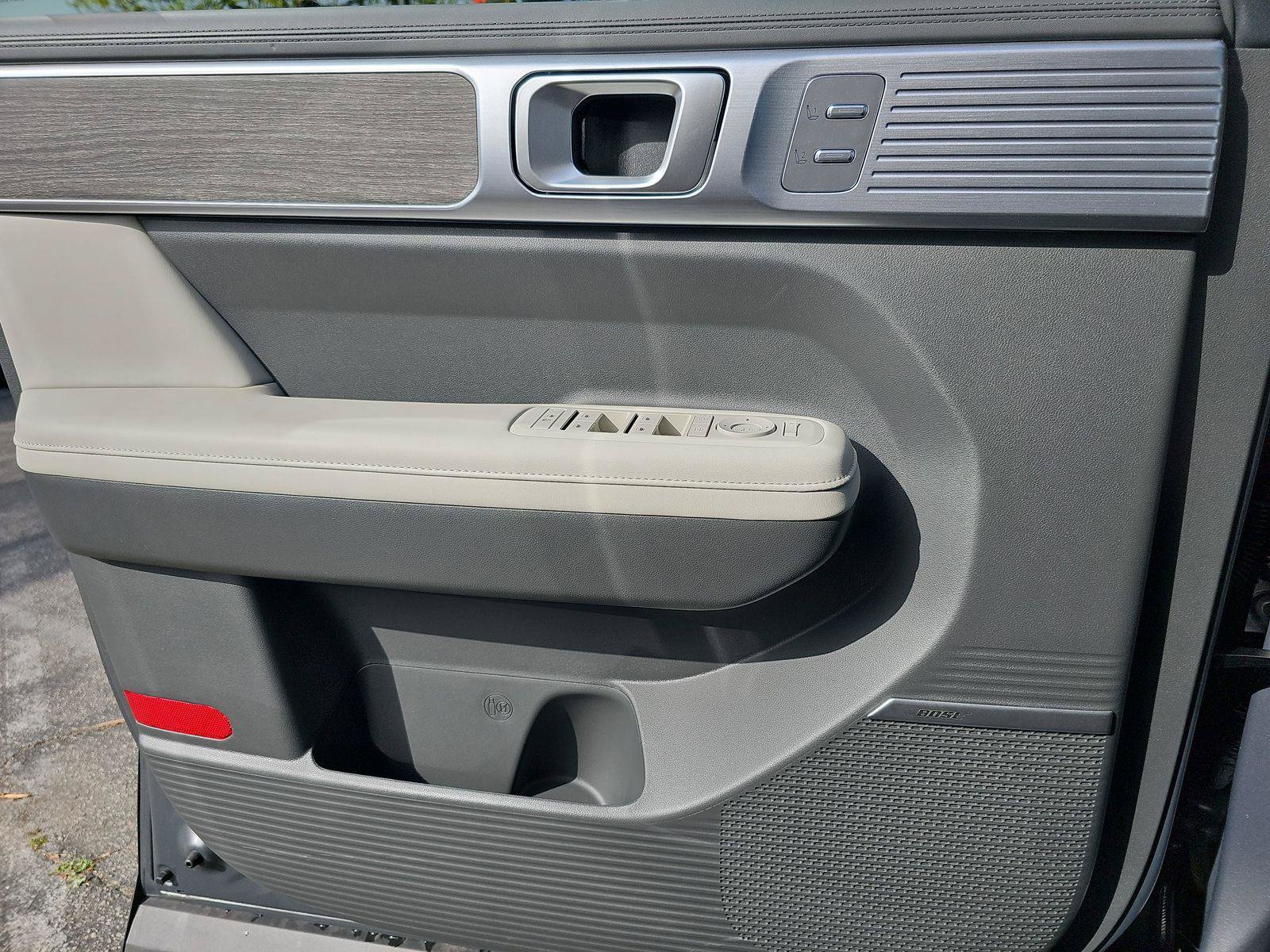 New 2025 Hyundai Santa Fe Calligraphy FWD image 31